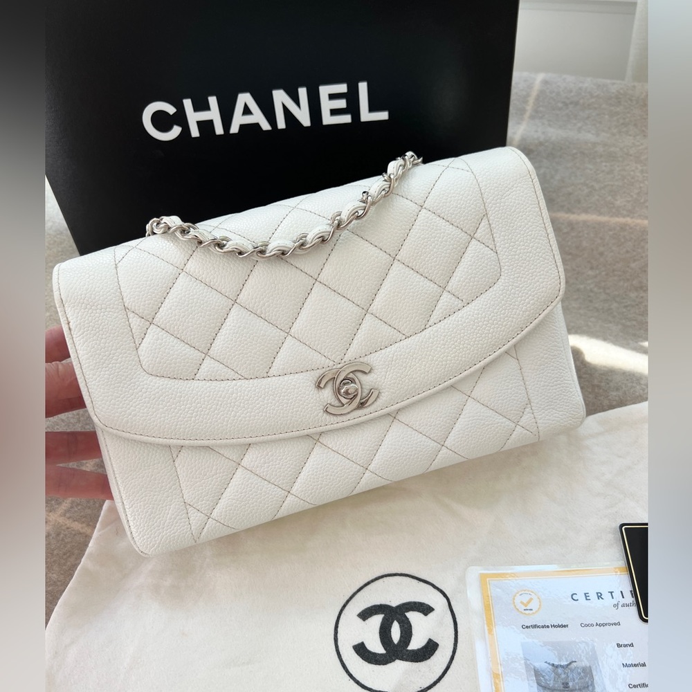 Chanel Diana Medium Caviar in Excellent Original Condition
